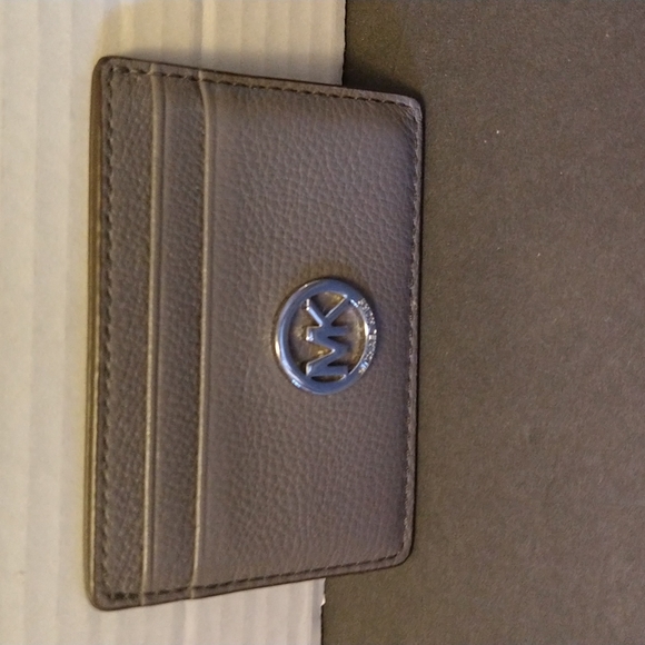 Nwot. Michael kors credit card holder. - Picture 1 of 2